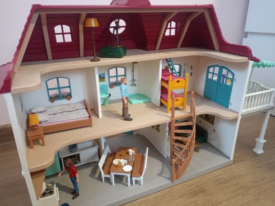 Schleich Dom ze stajnią zestaw