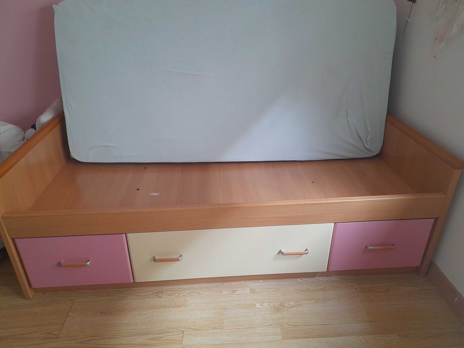 Mobilia Quarto Rosa e Creme