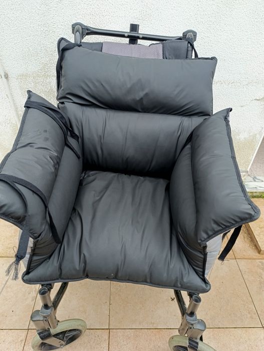 Cadeira de rodas usada