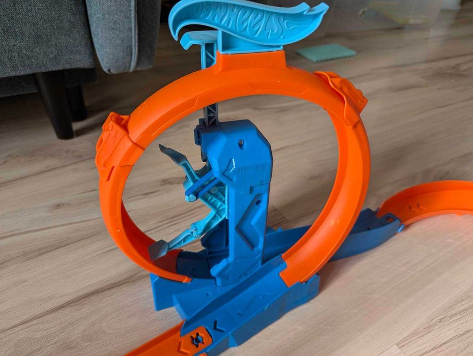 Tor Hot Wheels Track Creator Trzy pętle JDW39