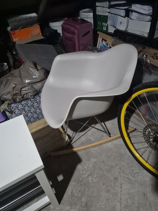 Krzesło bujane plastikowe