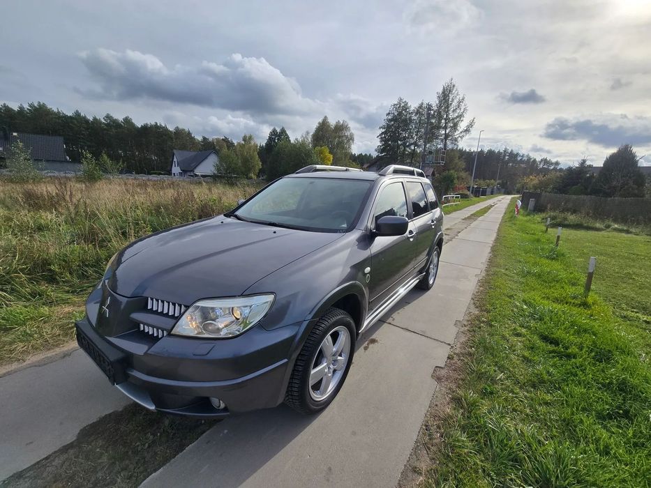 Mitsubishi Outlander Mitsubishi Outlander 2.4 benzyna 160km super stan 4x4 wersja DAKAR