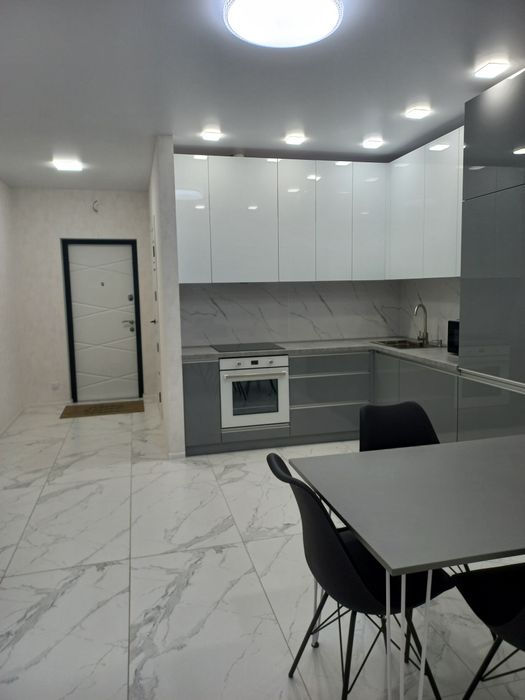 Подобово , розкішна ,сучасна квартира в центрі міста  в новобудові.