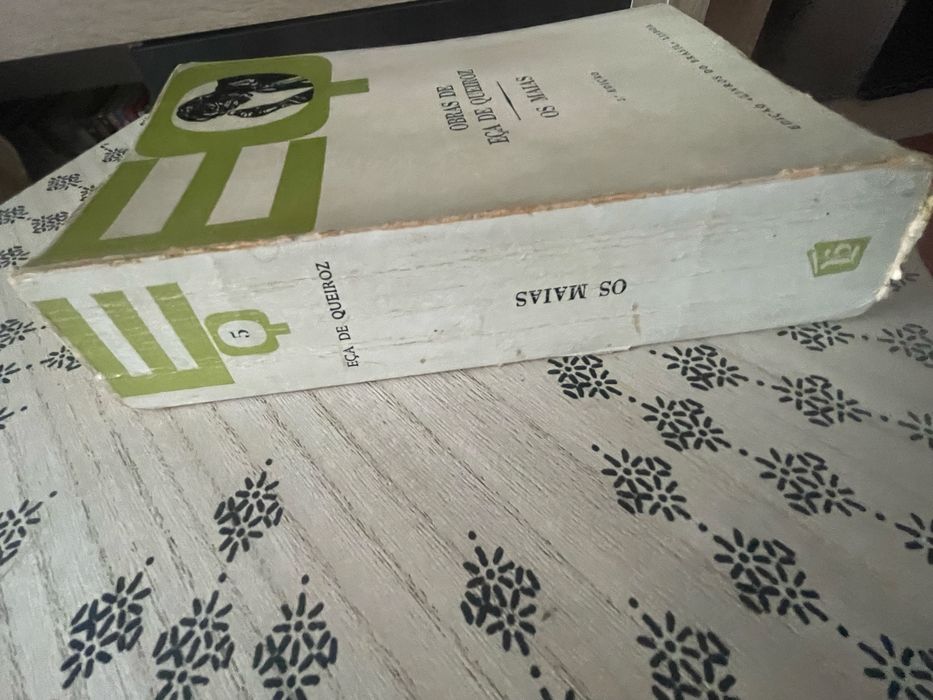 Livro “Os Maias” de Eça de Queirós usado