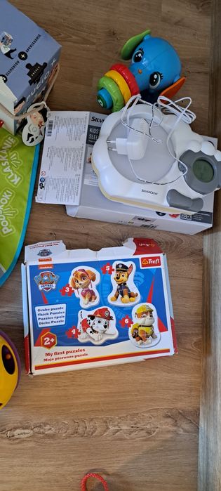 Zestaw zabawek interaktywnych (w tym Fisher Price)