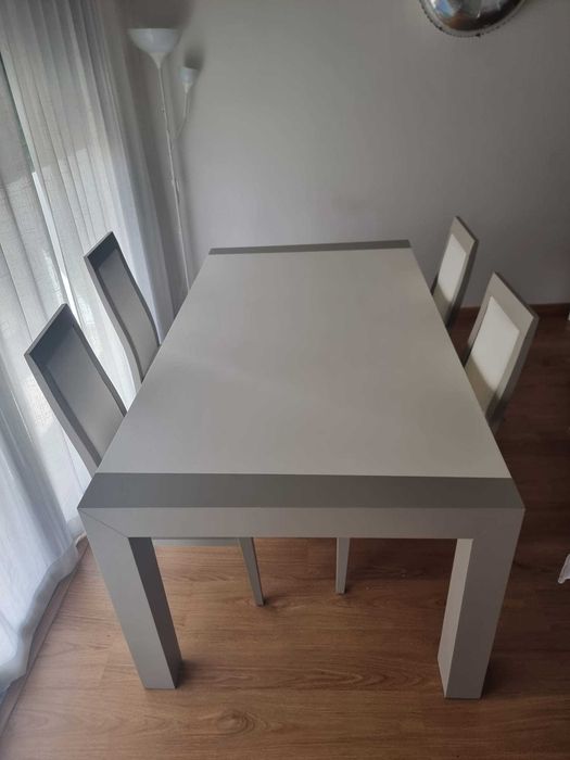 Mesa de jantar extensível com 4 cadeiras