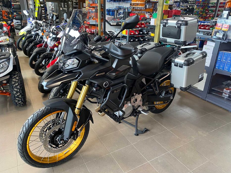 Motocykl Voge 900 Dsx z kuframi Transport Raty 2026 czarny i niebieski