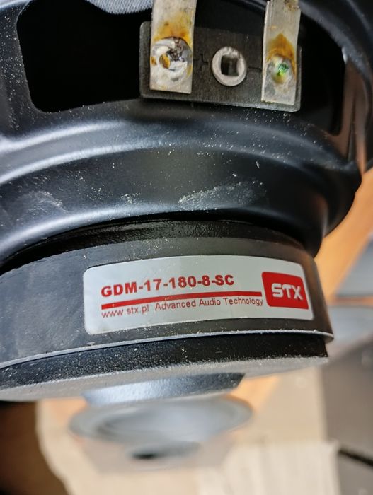 Kolumny by Young Boy