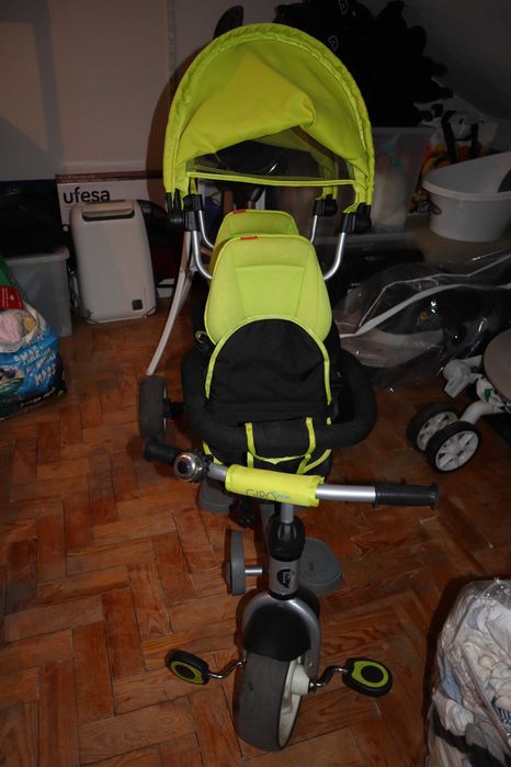 Triciclo Duplo para 2 Crianças – Completo e em Bom Estado