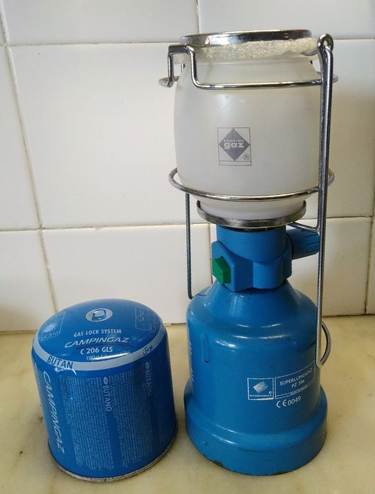 Fogão campingaz portátil e lanterna