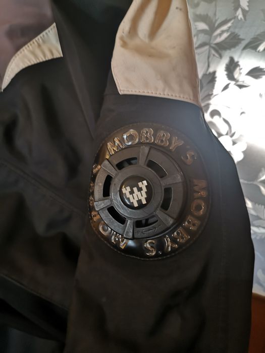 Mobbys suchy skafander