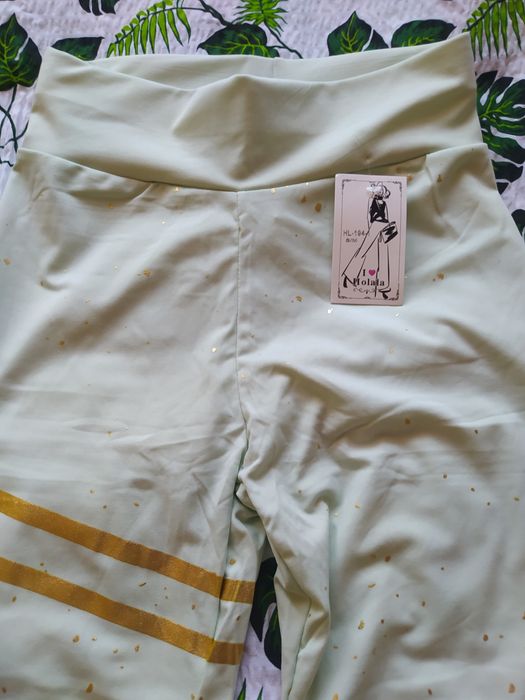 Miętowe legginsy ze złotymi drobinkami s/m