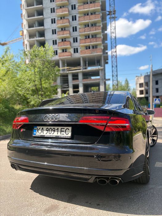 Audi S8 2013 (одягнена в рестайлінг)