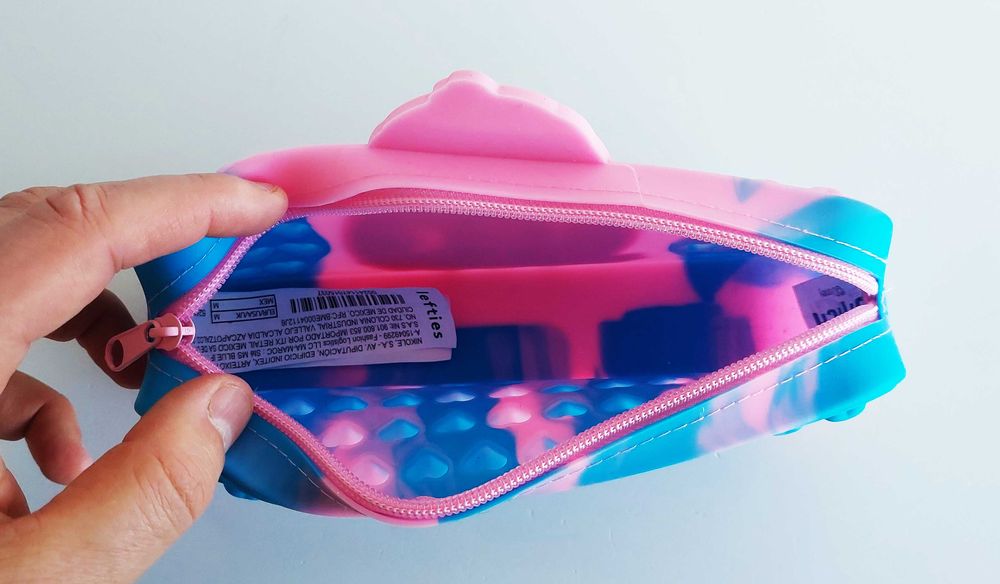 Estojo com bolhas sensoriais pop it do Stitch