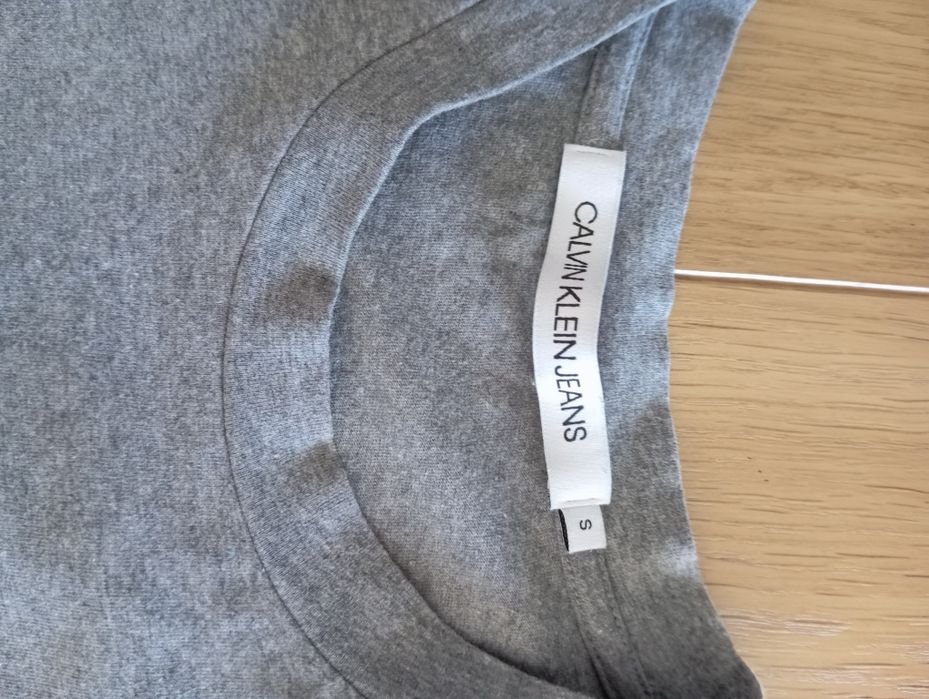 T-shirt Calvin Klein Jeans, tamanho S