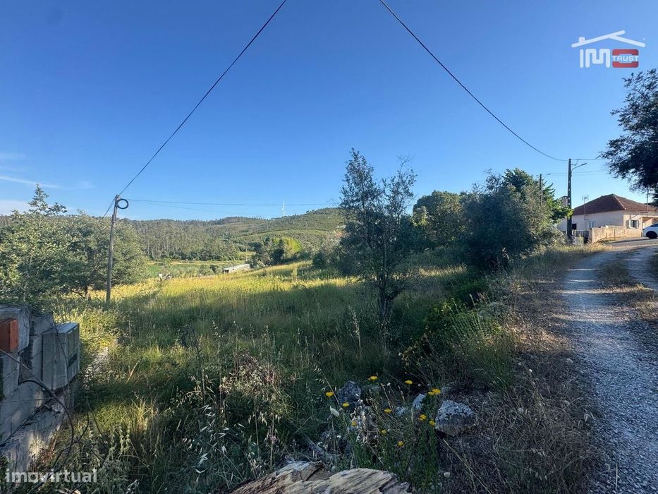 Terreno Com 1382 M² Situado A 8 Kms De Fátima