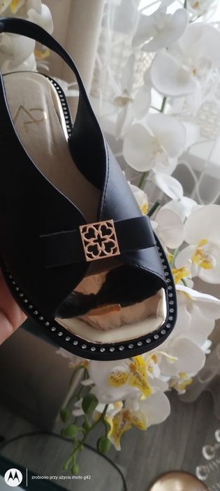 Piękne skórzane sandałki damskie
