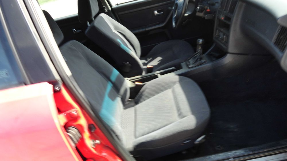 Zderzak tył tylny Audi 80 B4 czerwona