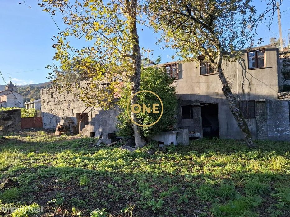 Terreno com Moradia em Pedra p/Restauro em Valdreu — Moimenta (Santo André), Braga