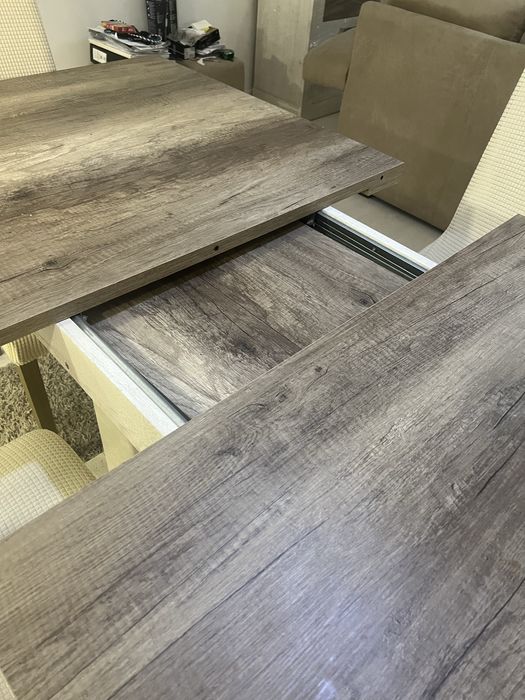 Mesa de sala de jantar - oferta 4 cadeiras