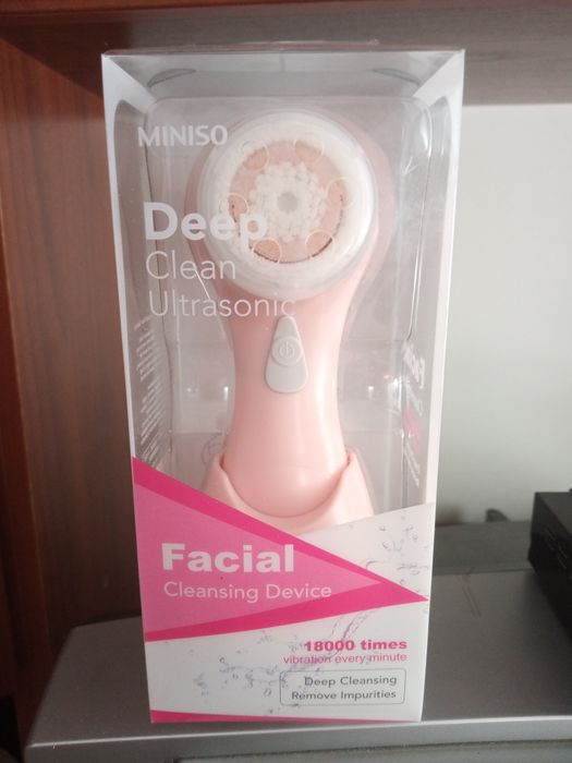 Нова ультразвукова щітка для очищення обличчя MINISO