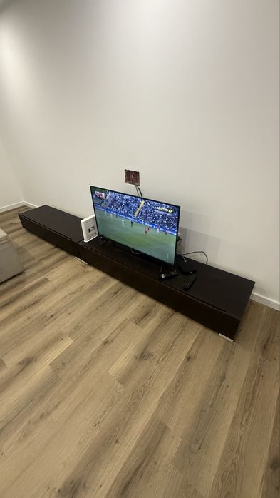 Sala completa em madeira maciça