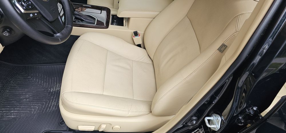 Продам Toyota Camry PREMIUM