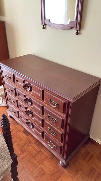 Mobília de Quarto completa em Mogno