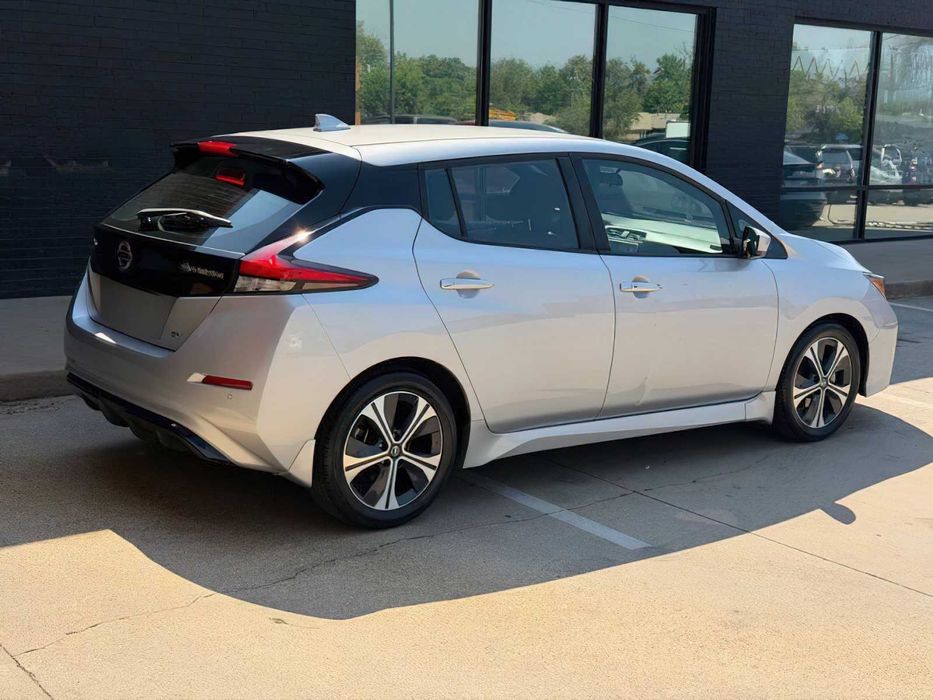 Nissan Leaf      2022