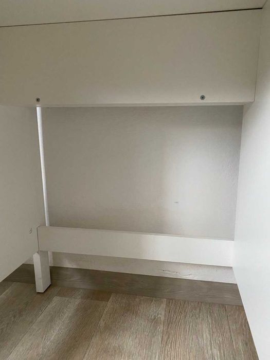 Białe biurko z półkami IKEA / skandynawskie