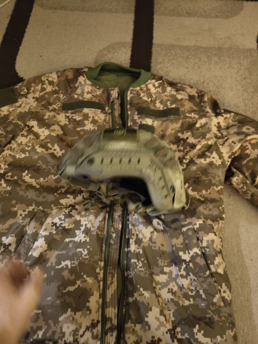 Куртка бомбер нова берци нові 42 розмір ліска нова