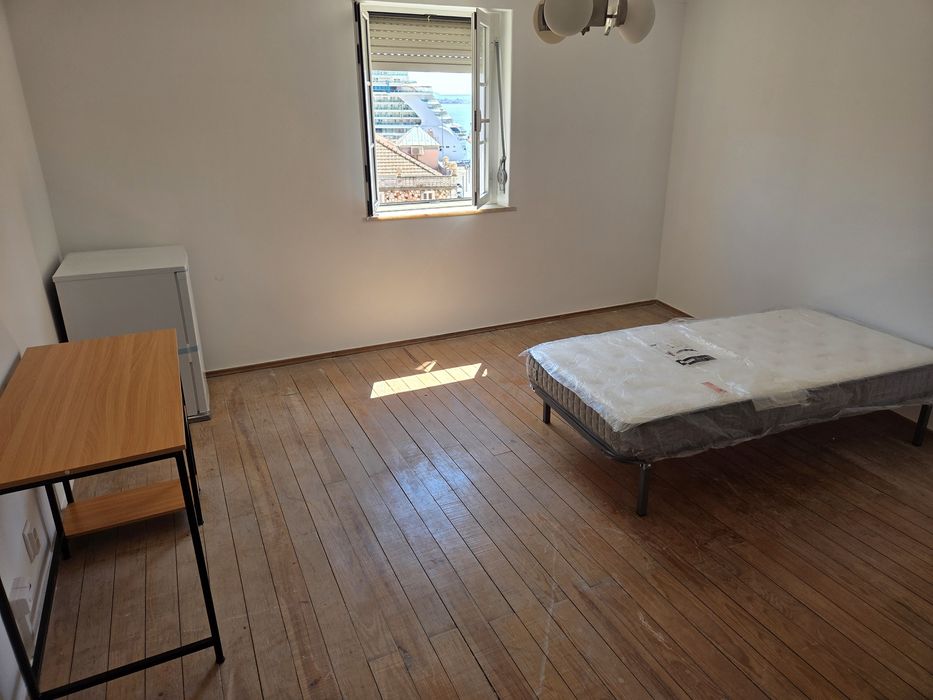 Alugo quarto em Alfama