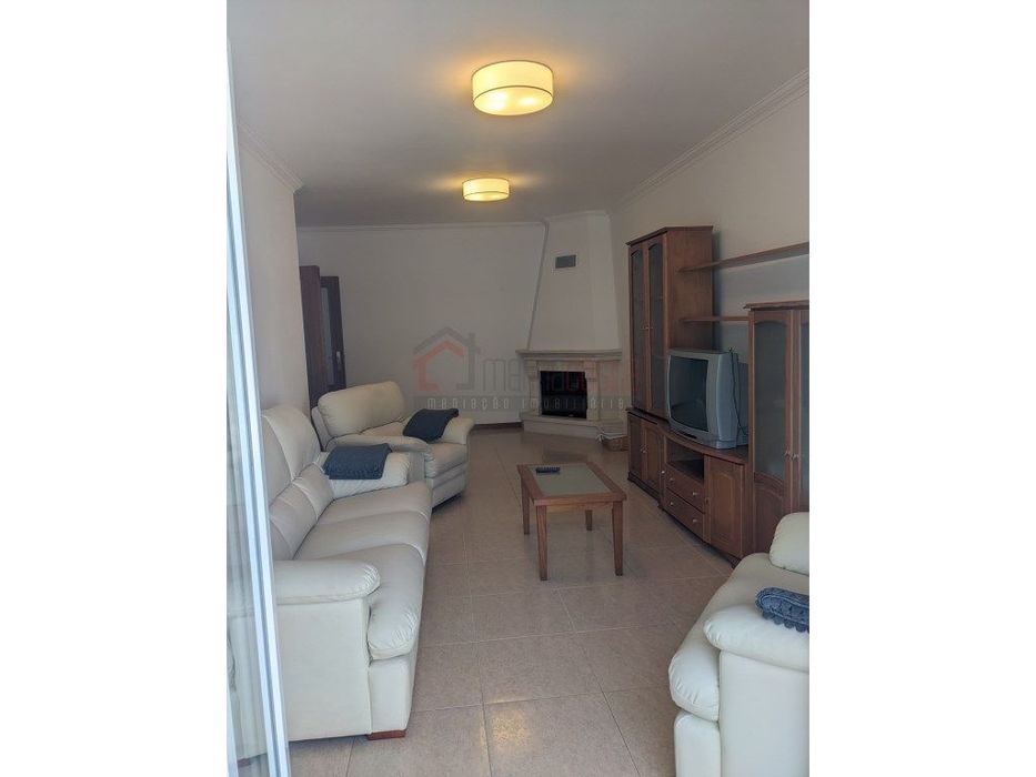 Apartamento T2 na Atouguia da Baleia para Arrendamento