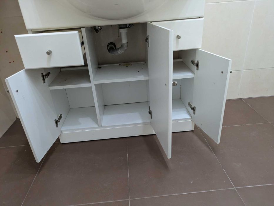 Conjunto móvel de casa de banho com lavatório e bancada em mármore