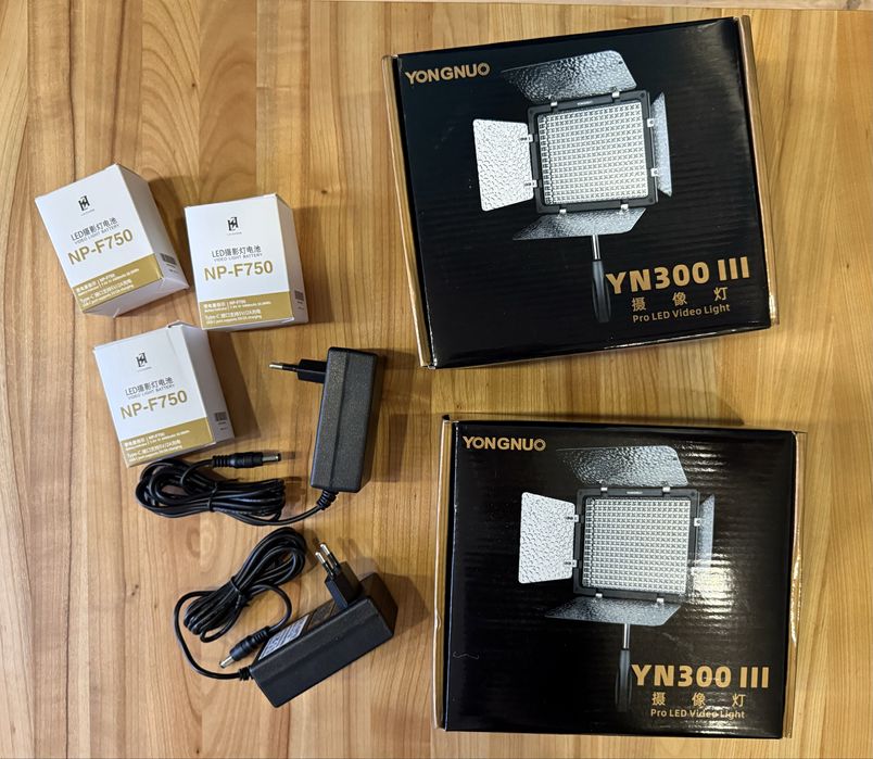 Відеосвітло YN-300III Yongnuo 3200-5500K блок живлення в комплекті