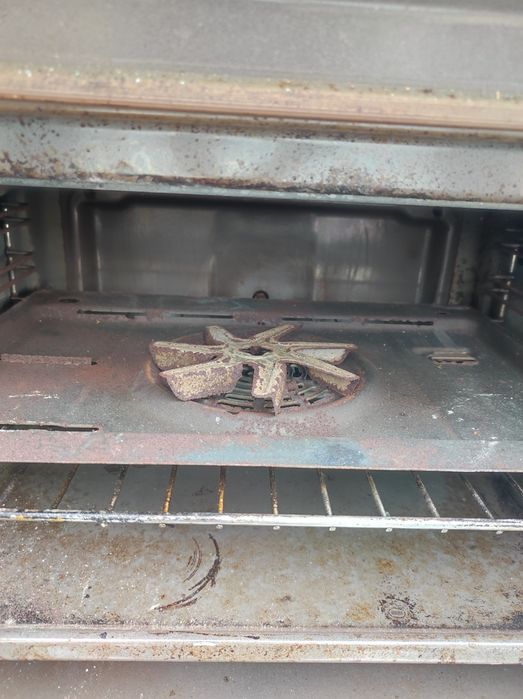 Forno elétrico Ariston e Balay