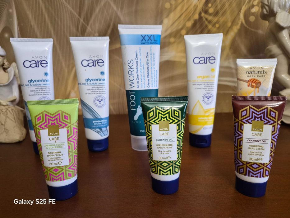 Avon kremy + gratisy
