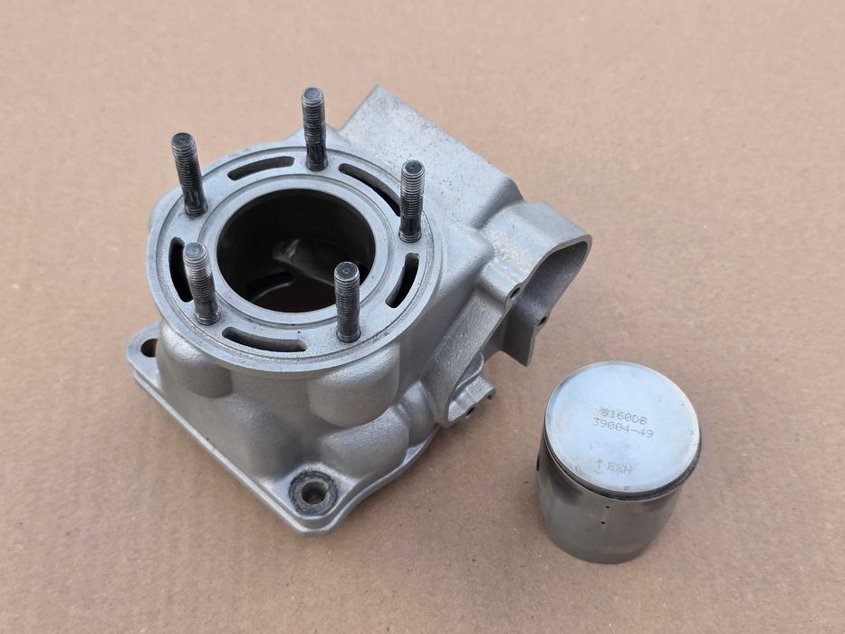 Oryginalny cylinder + tłok sel. B Yamaha YZ 125 r. 05-22 OEM + wossner