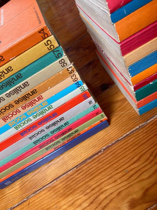 vários volumes revista Análise Social