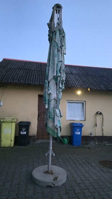 Sprzedam stelaż do parasola duży plus podstawa betonowa