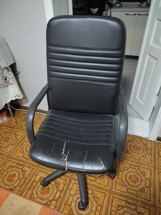 Продам офисное кресло б/у