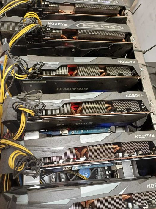 koparka kryptowalut 8 x RX 6700XT RADEON  380MHs
