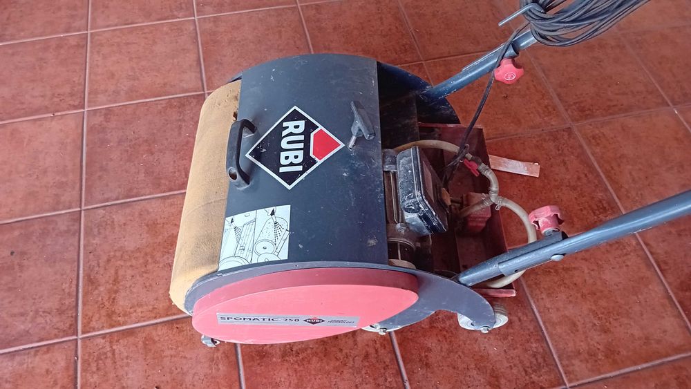 Maquina elétrica de limpeza de juntas Rubi Spomatic 250.62900