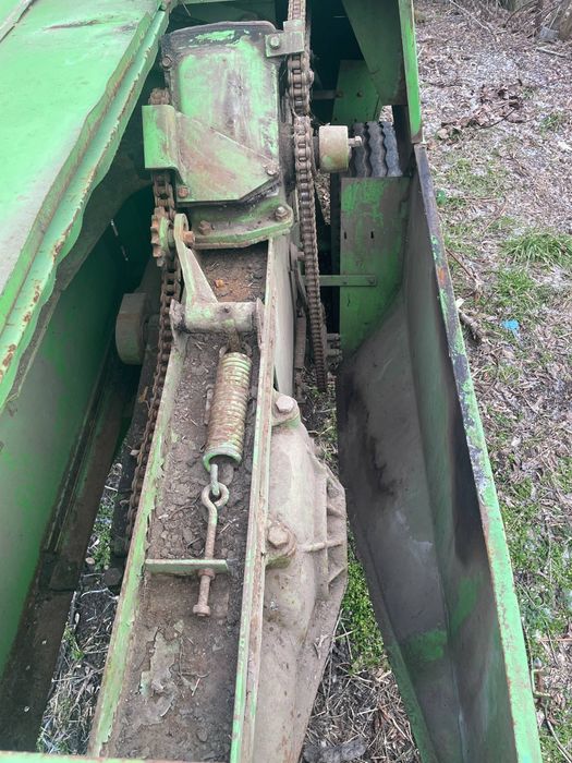 Прес-підборщик POLJOSTROJ