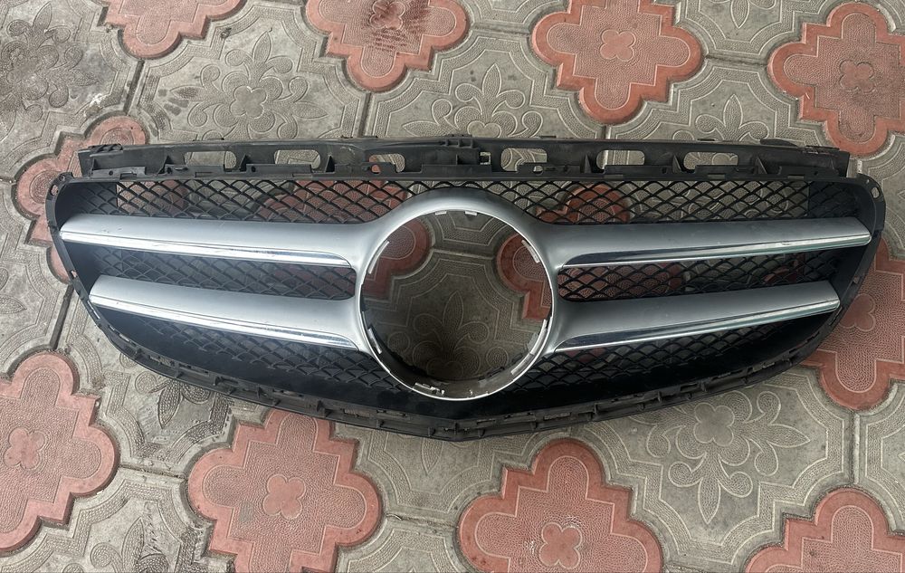Решітка радіатора Mercedes E W212