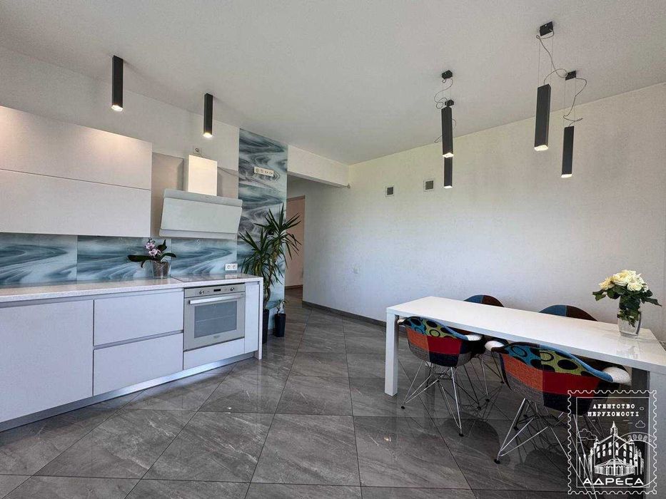 Добротний цегляний будинок в передмісті Рівного (село Бармаки)