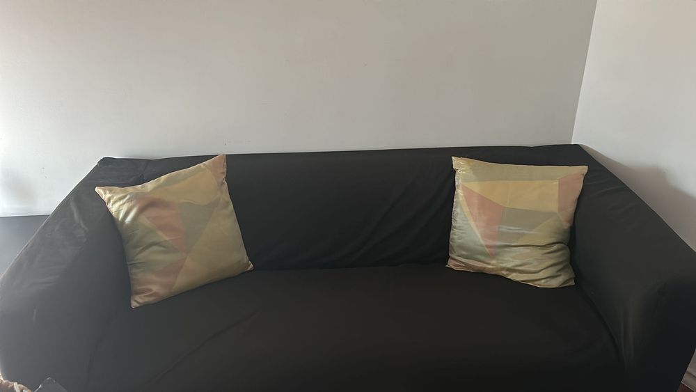 Sofá preto em perfeto estado