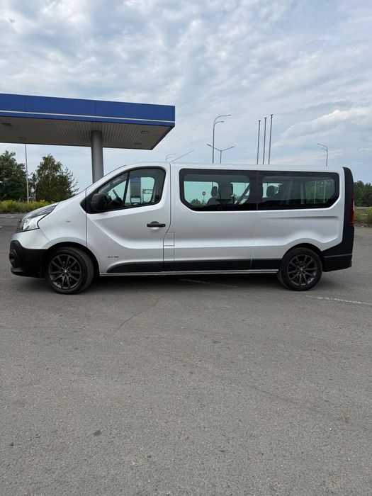 Renault Traffic Оригінальний пасажир 9 місць
