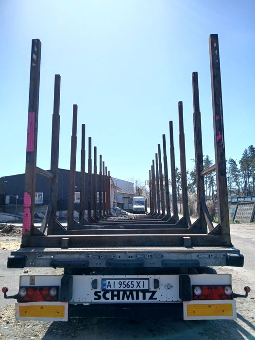 Лісовоз сортиментовоз напівпричіп