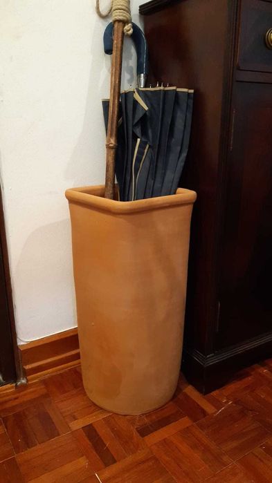 Pote de barro - ideal para guarda chuva